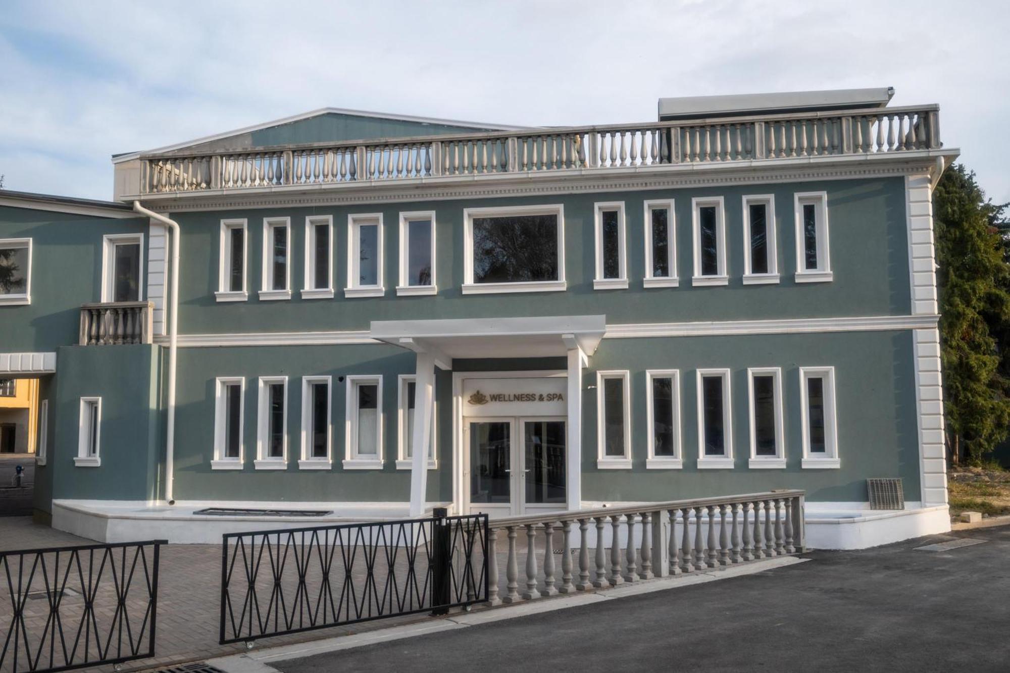 Hotel Mio City Kula Ngoại thất bức ảnh