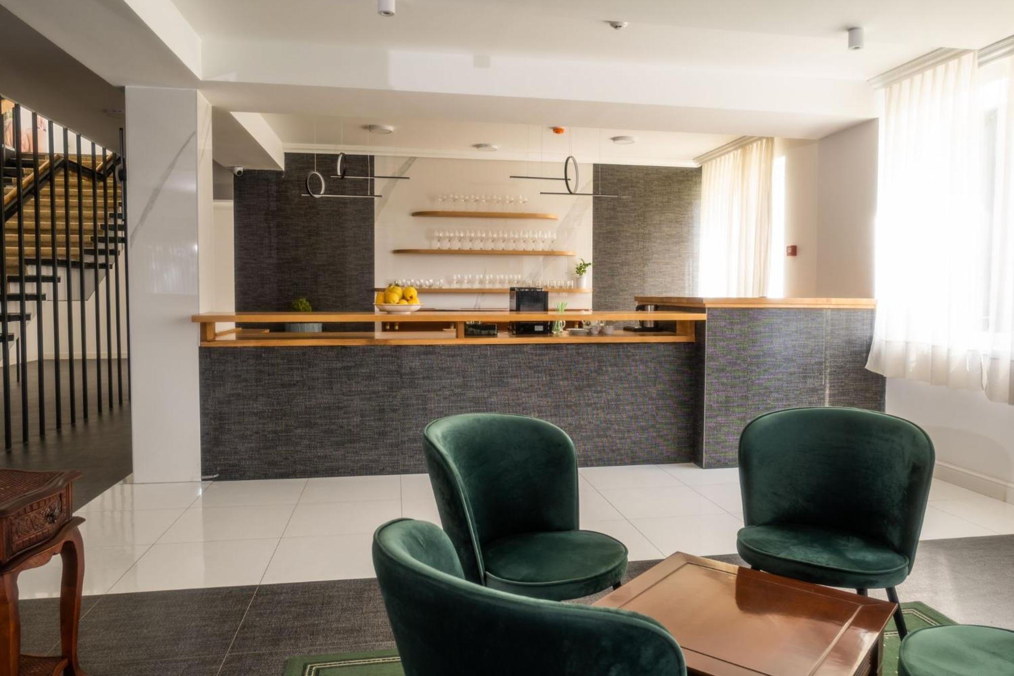 Hotel Mio City Kula Ngoại thất bức ảnh