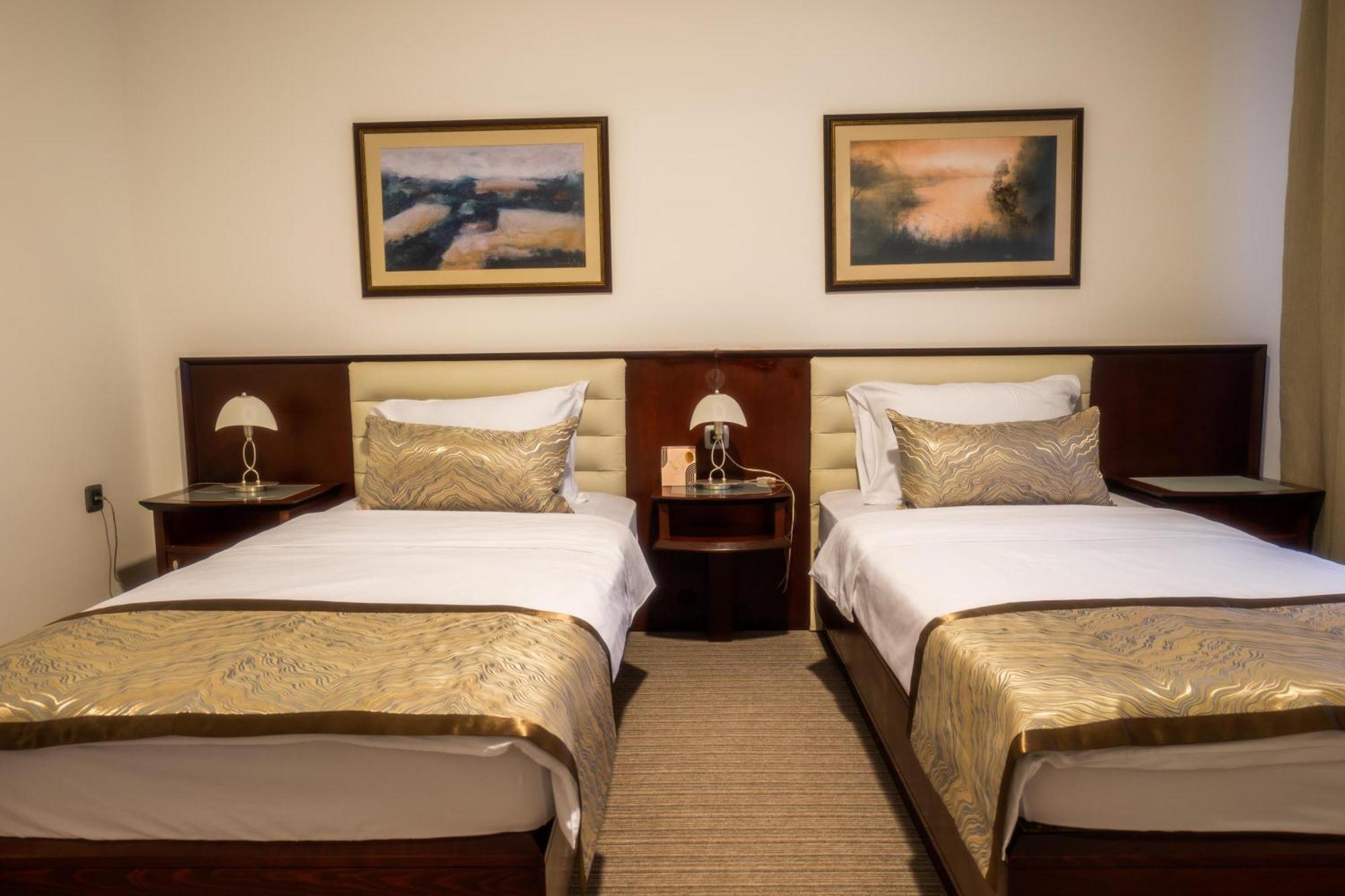Hotel Mio City Kula Ngoại thất bức ảnh