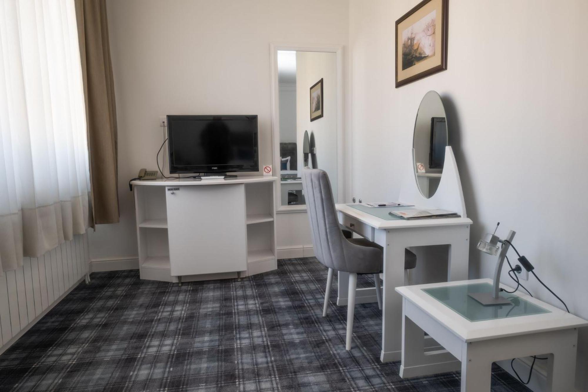 Hotel Mio City Kula Ngoại thất bức ảnh